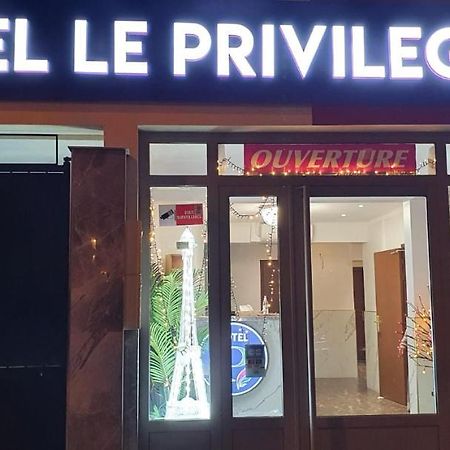 Hotel Le Privilege ラ・クールヌーヴ エクステリア 写真