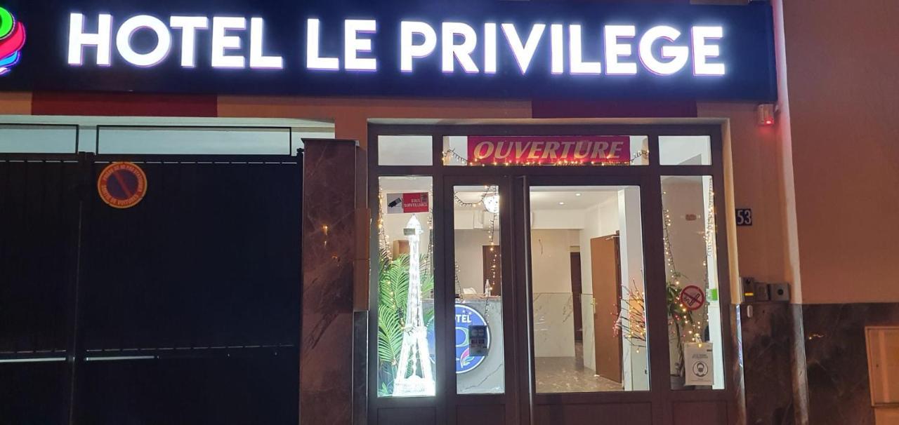 Hotel Le Privilege ラ・クールヌーヴ エクステリア 写真
